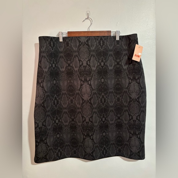EVRI - Snakeskin Black & Gray Skirt - 1X - Picture 1 of 6